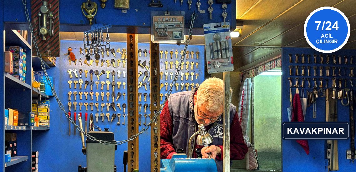 Kavakpınar çilingir ustası dükkânında anahtar keserken